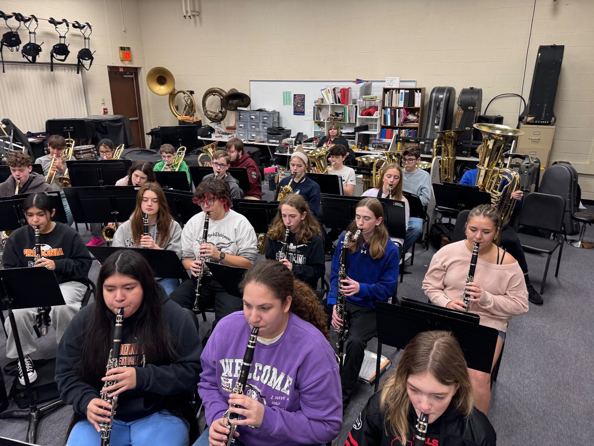 FCSD_Music's tweet image. On Friday we held our annual moving up days in Band, Chorus, and Orchestra. Our 8th graders rehearsed with our current High School students to get ready for next year. 239 students participated!