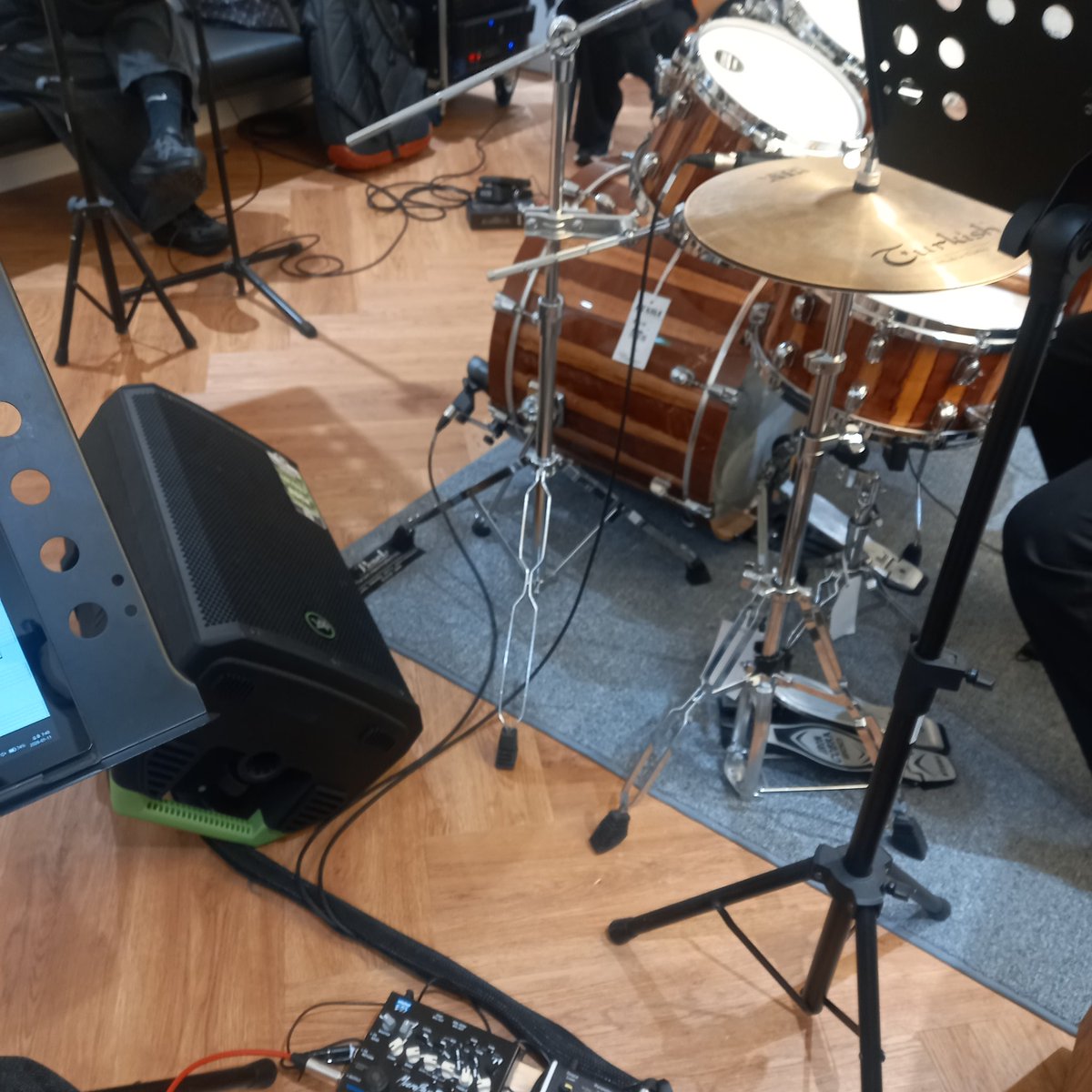 열심히 연습 중..❤️‍🔥
마파두부와 로쿠온에서 베이스 연주합니다🎸
많관부~~🩷