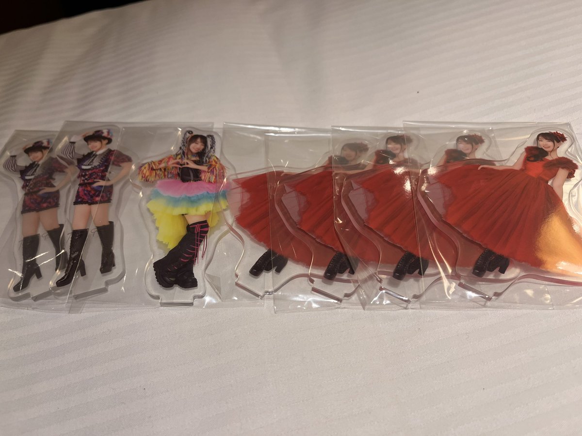 アクリルスタンドわろたw次何個買えばいいのww