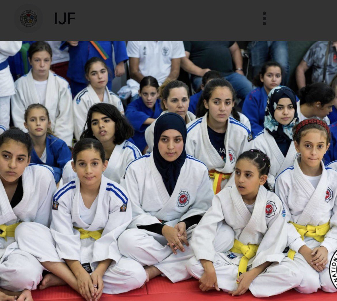 Niños israelíes 🇮🇱, de 7 a 16 años, que llegaron para participar en una competición de judo en Polonia, <a href="/PZJudo/">Polski Związek Judo</a>, fueron insultados, abucheados y expuestos a gritos antisemitas. Dos entrenadores incluso fueron agredidos violentamente. Y en lugar de proteger a las víctimas, los