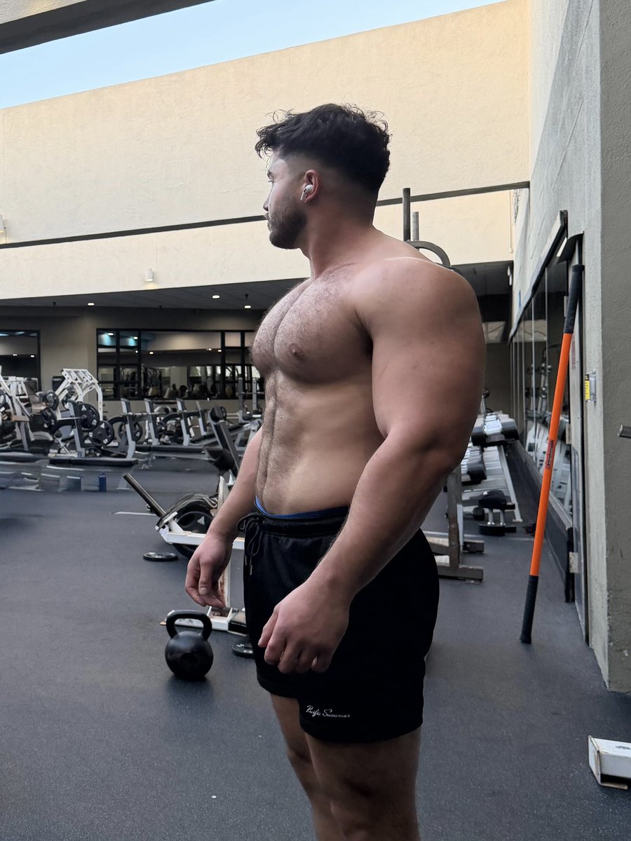 paperssil's tweet image. what do you call this body type?