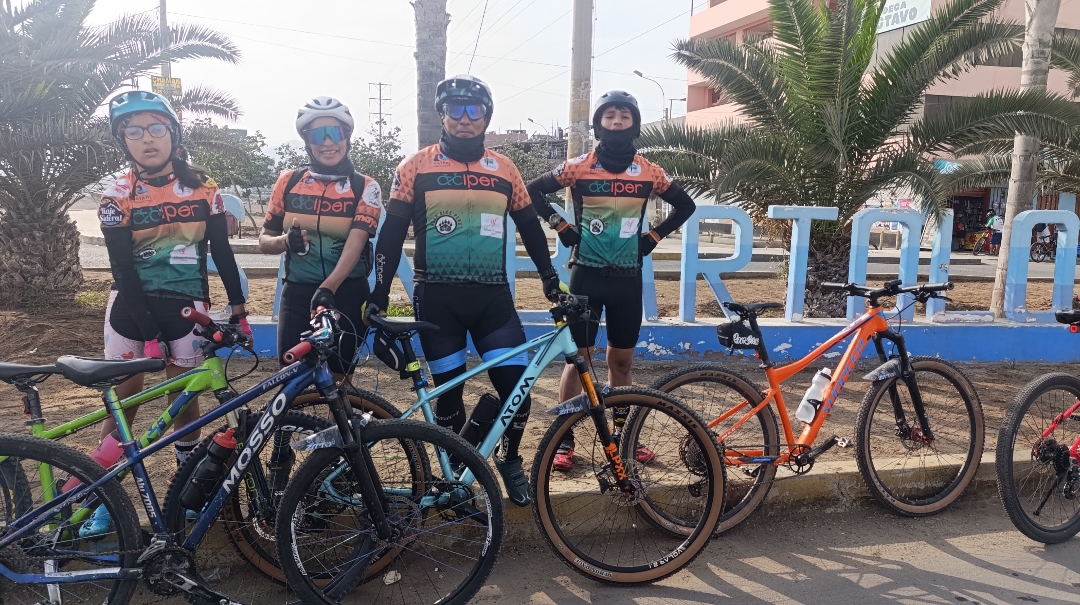 Allí van nuestros guerreros, hoy en Lima, rumbo a Cañete. Todas las buenas vibras Zenobia y familia 💪🏾😃✨