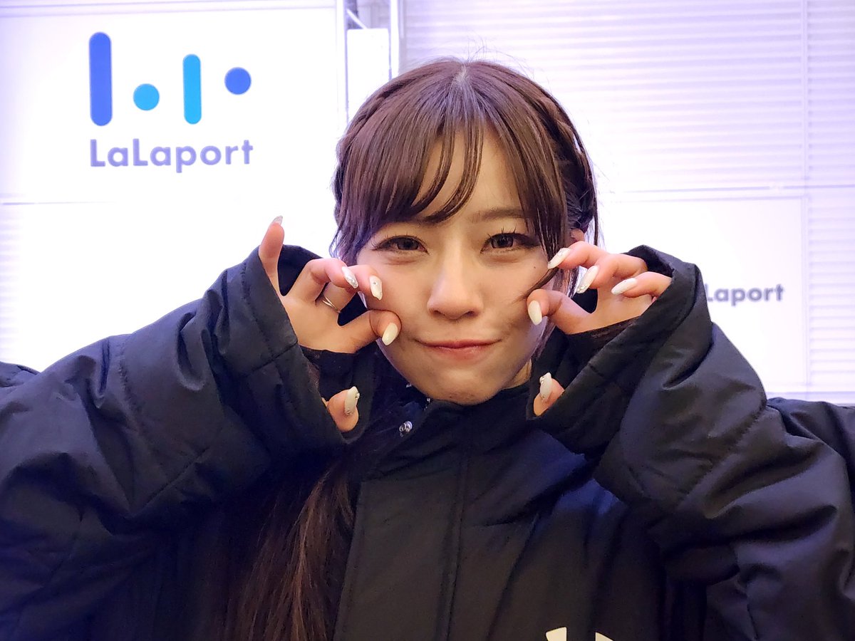 おつぽんぴ😆✋️
今日もぽんぴは宇宙と交信してます🤣(左写真)
寒い中頑張ったね!
今日は緑多目でめっちゃ私の事好きやんって言われたが…たまたま緑多かっただけ🤣っと言葉濁しときました🤣
キャノンボール吹いてる時はカッコいいよ!寒い中お疲れ様でした😌
#シーオンシンデレラ  #シーオン 
#佳子