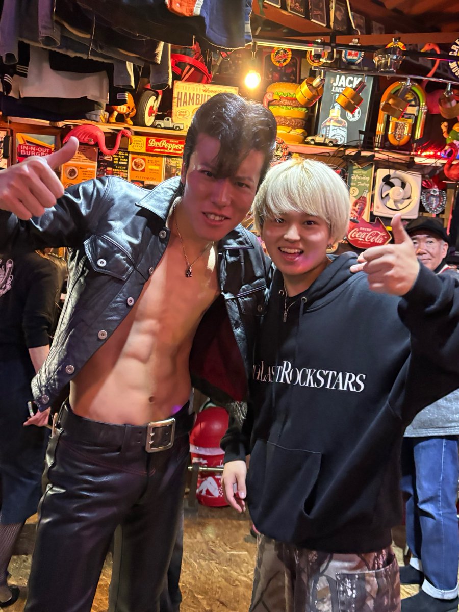 keito1169's tweet image. 4年ぶりにJOHNNY PANDORAを
見にいったら
急遽ステージに呼んでもらいました!!めっちゃ嬉しかったです!!
JOHNNYさんありがとうございます!!💫
@bad_johnny 
#johnnypandora #samurairocknroll #drummer #高校生ドラマー