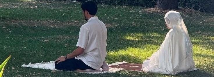 b_ziiii's tweet photo. Side by side,
trusting Allah’s plan. https://t.co/K1Lld96YTm