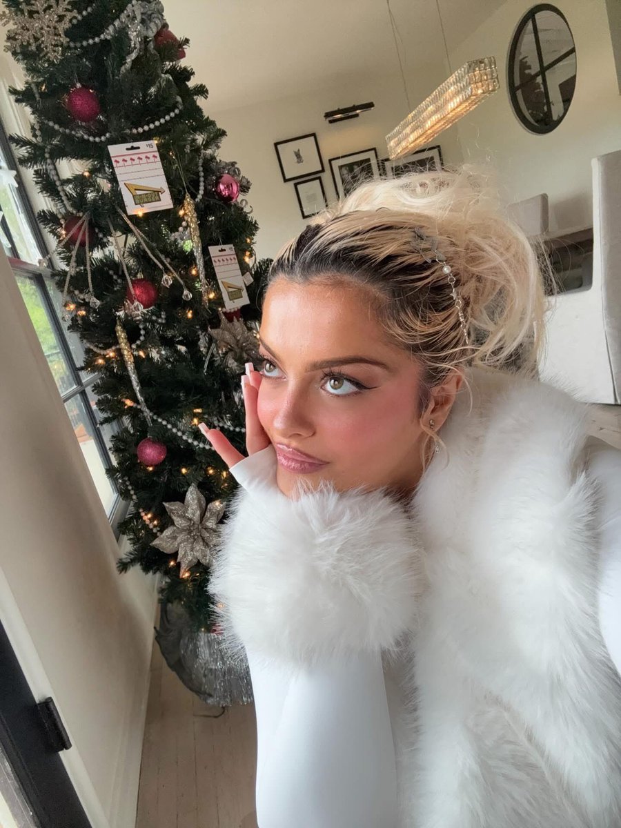 updatecharts's tweet image. Bebe Rexha faz apelo para parar de FLOPAR:

“Eu ouvi que a Sabrina saiu. Zara, Charli, elas foram embora. Elas nunca olharam para trás. E minha bunda gorda, meu rabo flopado ainda está aqui.”