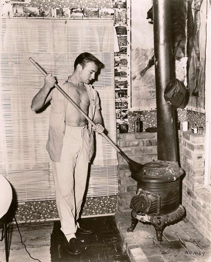 DrewRowsome's tweet image. Pillow Talk: Rock Hudson, Doris Day and Nick Adams drewrowsome.blogspot.com/2018/03/pillow… #DorisDay #RockHudson #NickAdams #film #comedy #romance #LGBTQ #PillowTalk