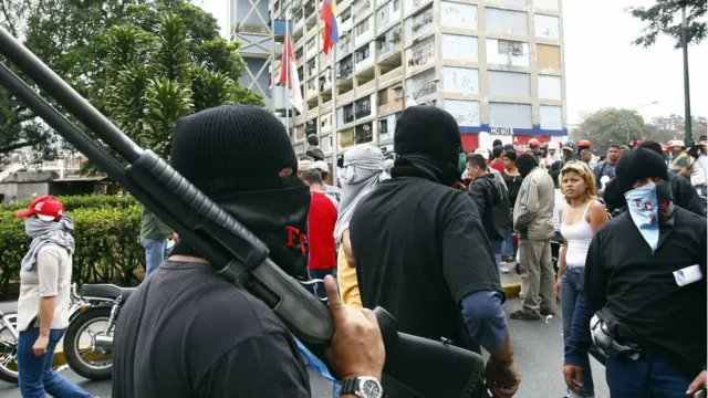 AleXOXO4U's tweet photo. @athenea_roja Los venezolanos que llevan 7 días seguidos llenando las calles de Venezuela: https://t.co/jkgVC1FoAL