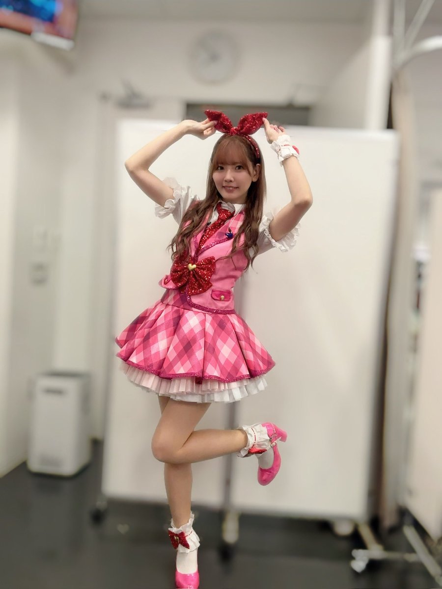 sola_waka's tweet photo. 武道館の時とおなじポーズしてたwww https://t.co/TPQ4doUbxg