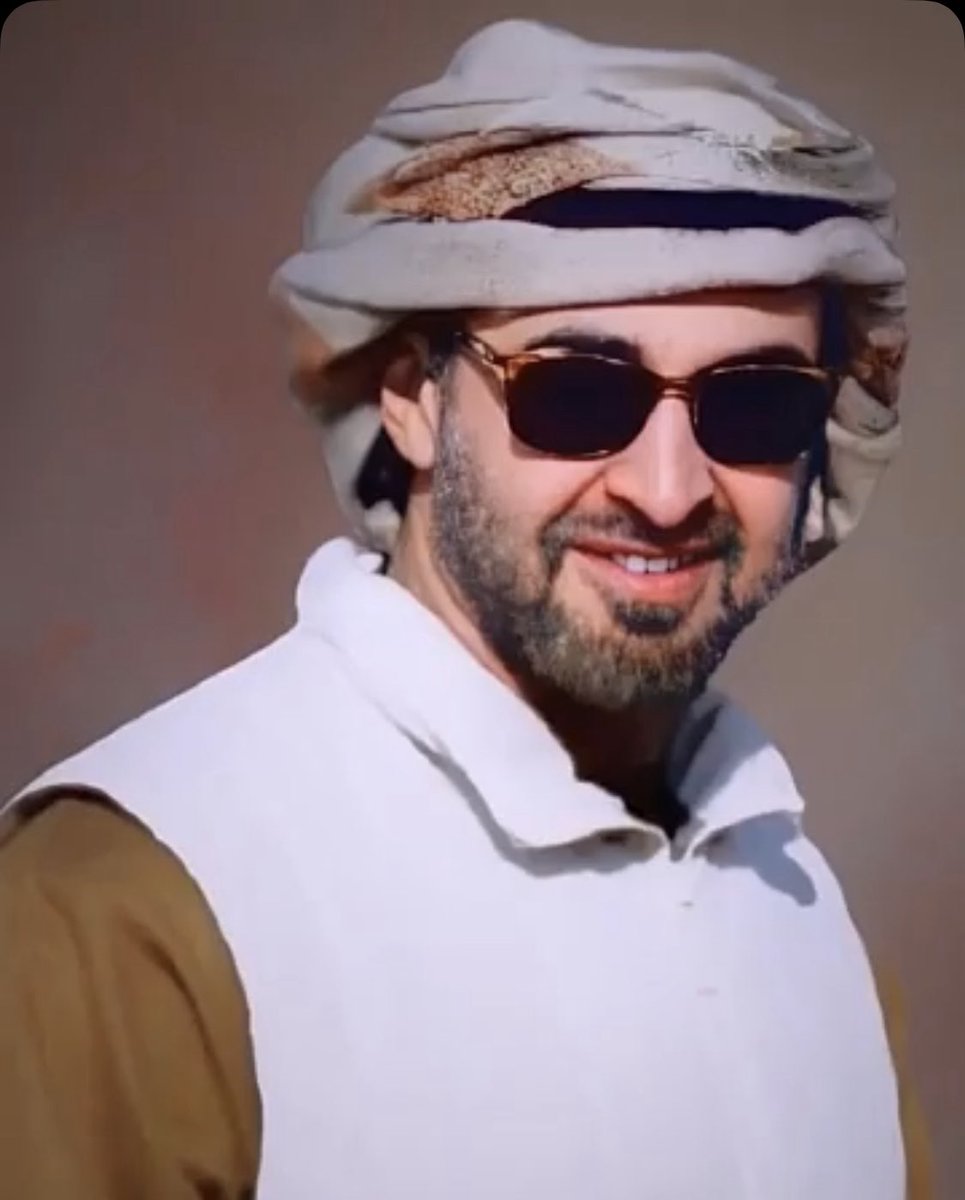 شبيه #زايد ..
#محمد_بن_زايد_عزنا_وفخرنا