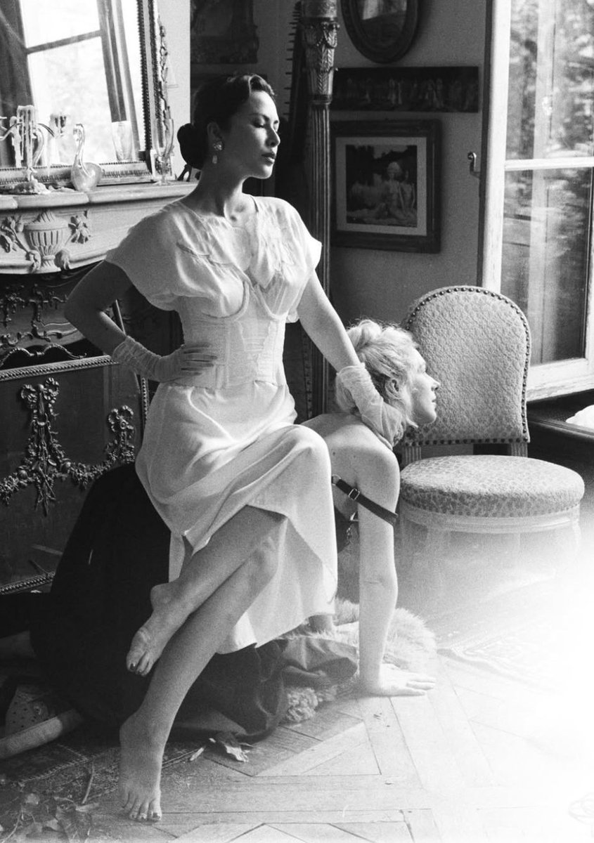 A leisurely afternoon with <a href="/secretshelbie/">Shelbie Dimond</a>  
Shot by <a href="/LiaraRoux/">Liara Roux</a>