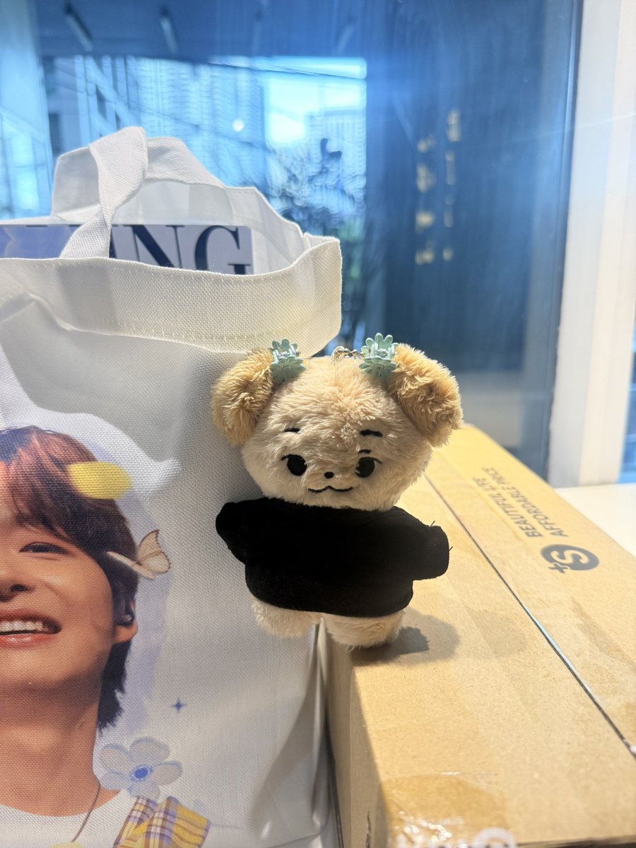 mika 🪽 tweet media