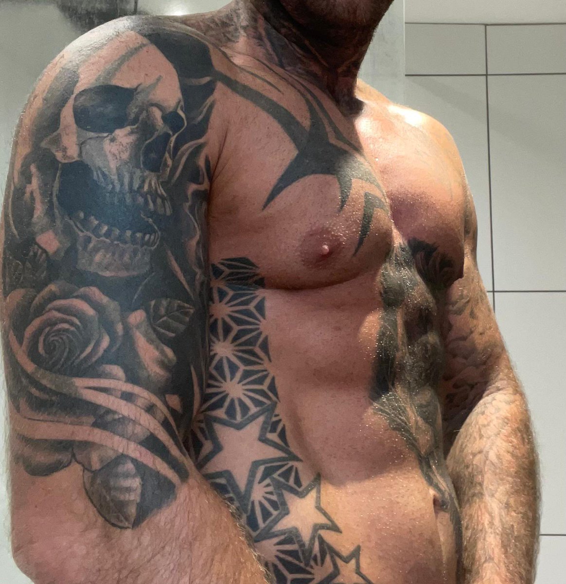 Alexxxpa07's tweet photo. Do you like my Tattoos👀 
Click the link in my bio to see what’s underneath💦 https://t.co/BTcQyVY1Tq