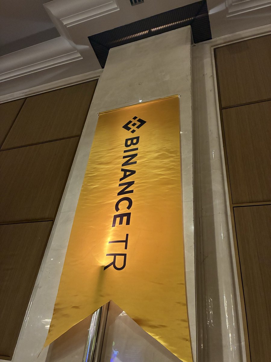 #BinanceTRMeetupAnkara da emoji yarışmasında kazananlardan biriyim kaptık herhalde merch :D