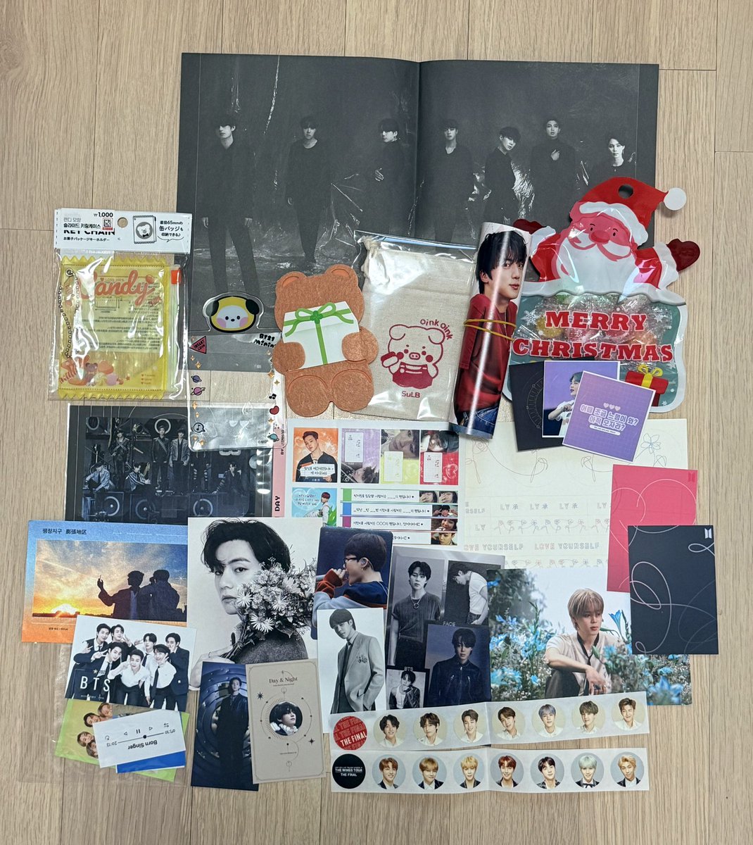 당첨 선물 잘 받았습니다. 인형이랑 키링외에 많이 보내주셔서 깜짝 놀랬어요. 상자 안에도 예쁘게 꾸며 주셔서 감동 받았습니다. 다시 한 번 이벤트 감사드리며 소중하게 잘 간직하겠습니다. 사탕도 잘 먹을게요.🥰