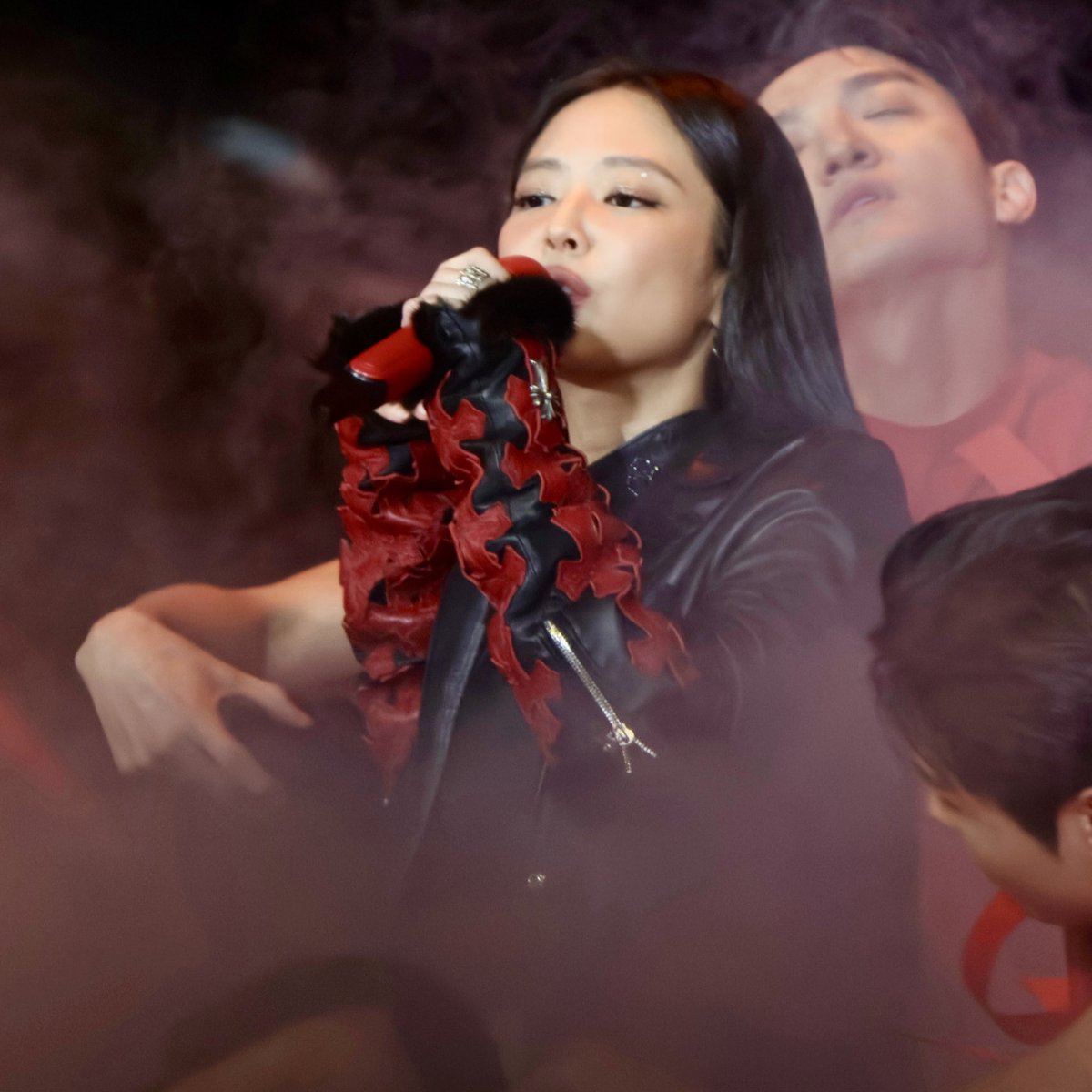 GENIUS9N's tweet image. Jennie has officially been named “K-Pop's Most commercially successful female soloist” by @Forbes.