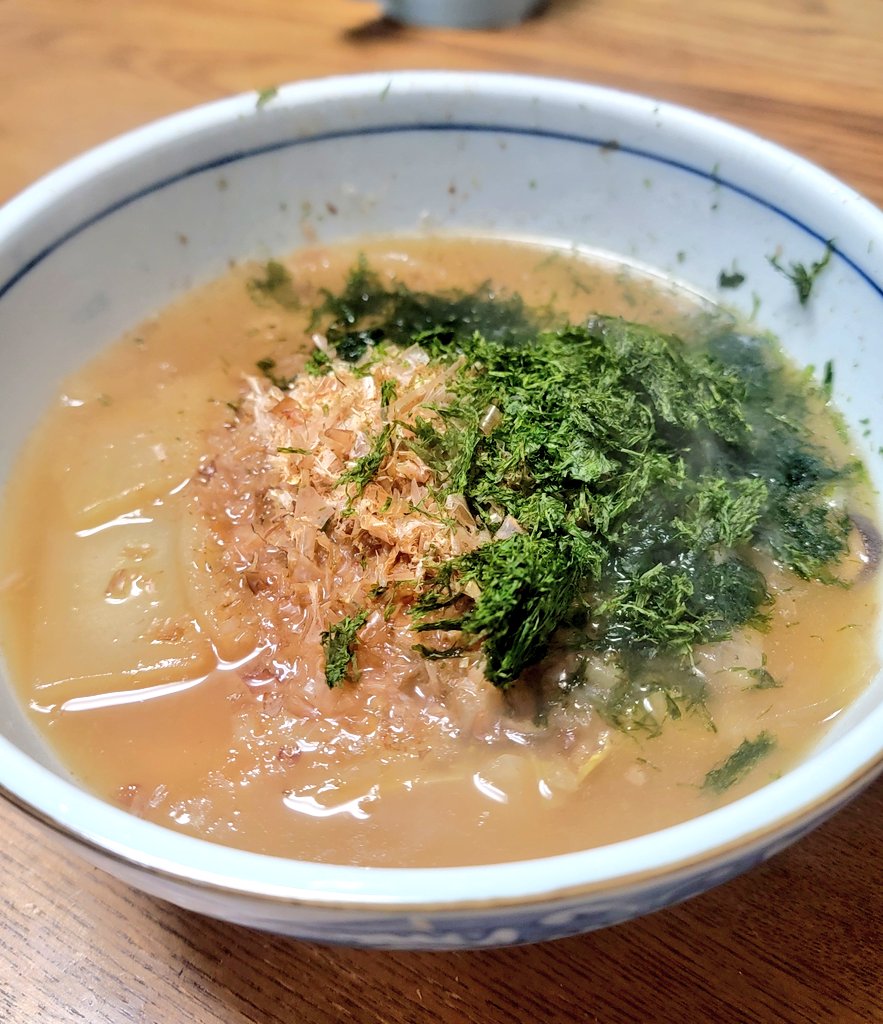 今年初の餅を食べる🍴
お雑煮は青のりと鰹節よ