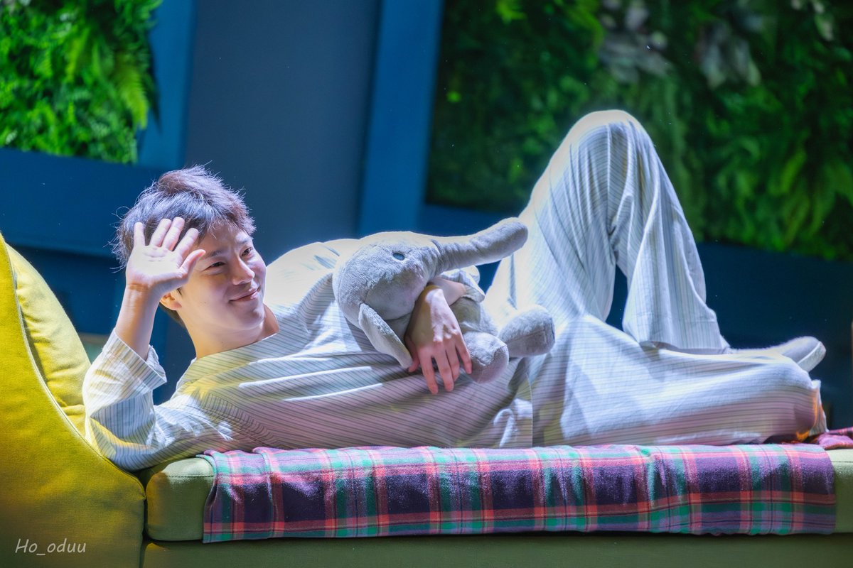 260111 [연극 엘리펀트송] 14:00 낮공        
막공 포토타임      
마이클役 #이재균 배우님