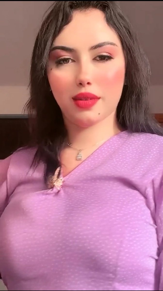 عندي مساحه فارغه بقلبي 
وش ازرع فيها 😂 😚