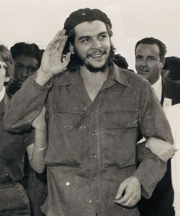 IrishUnity's tweet image. "We must not let these harsh times destroy the warmth in our hearts."

- Che