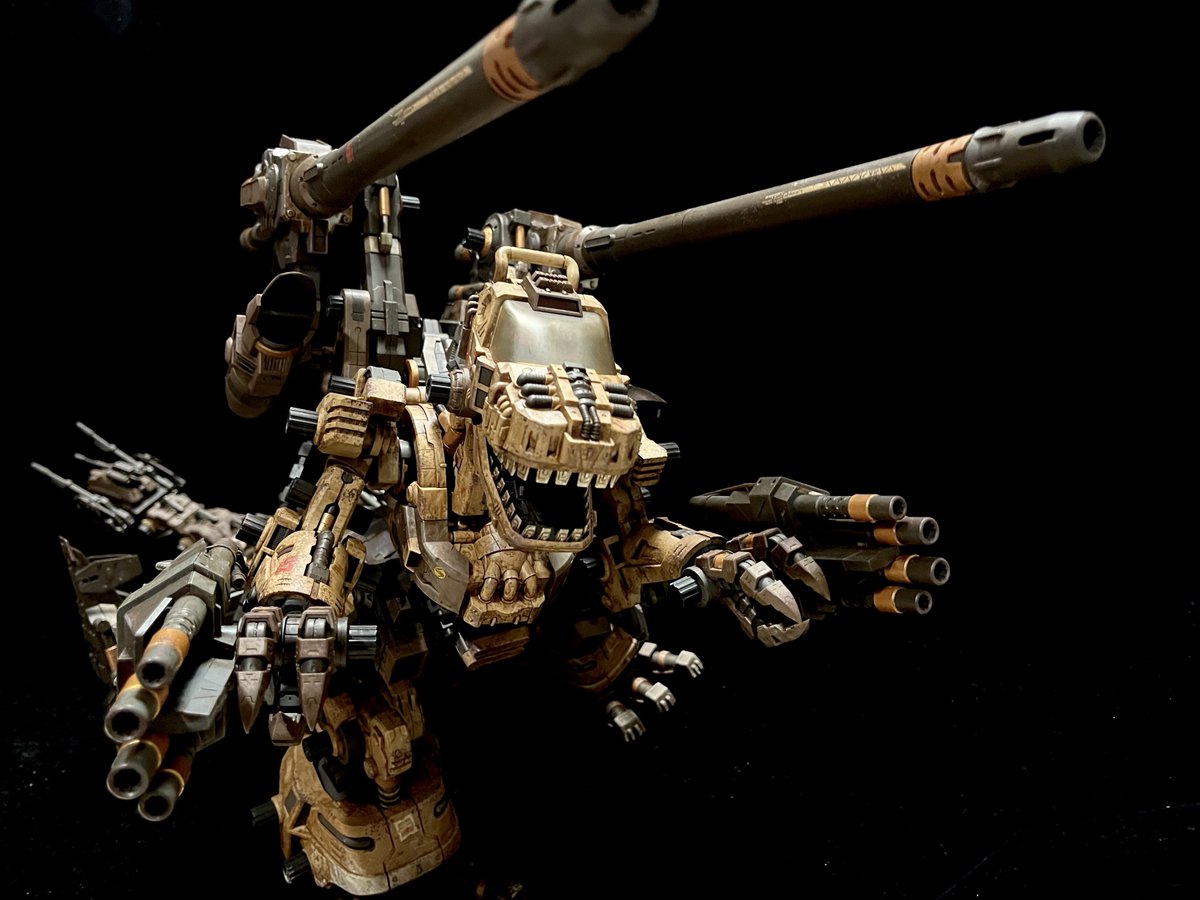 ifPiJ5dlz90s55C's tweet image. HMM ゴジュラス　ジ・オーガ
デカールとウェザリングを施して完成しました！
圧倒的重量感と情報量ですごいことになっています
私が今まで作ってきた中で、おそらく最大のキットです　大満足
#ゾイド　#ウェザリング