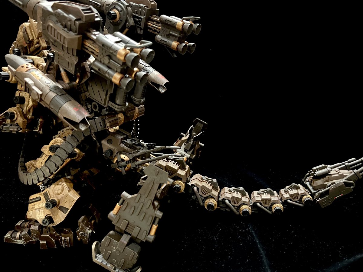 ifPiJ5dlz90s55C's tweet image. HMM ゴジュラス　ジ・オーガ
デカールとウェザリングを施して完成しました！
圧倒的重量感と情報量ですごいことになっています
私が今まで作ってきた中で、おそらく最大のキットです　大満足
#ゾイド　#ウェザリング