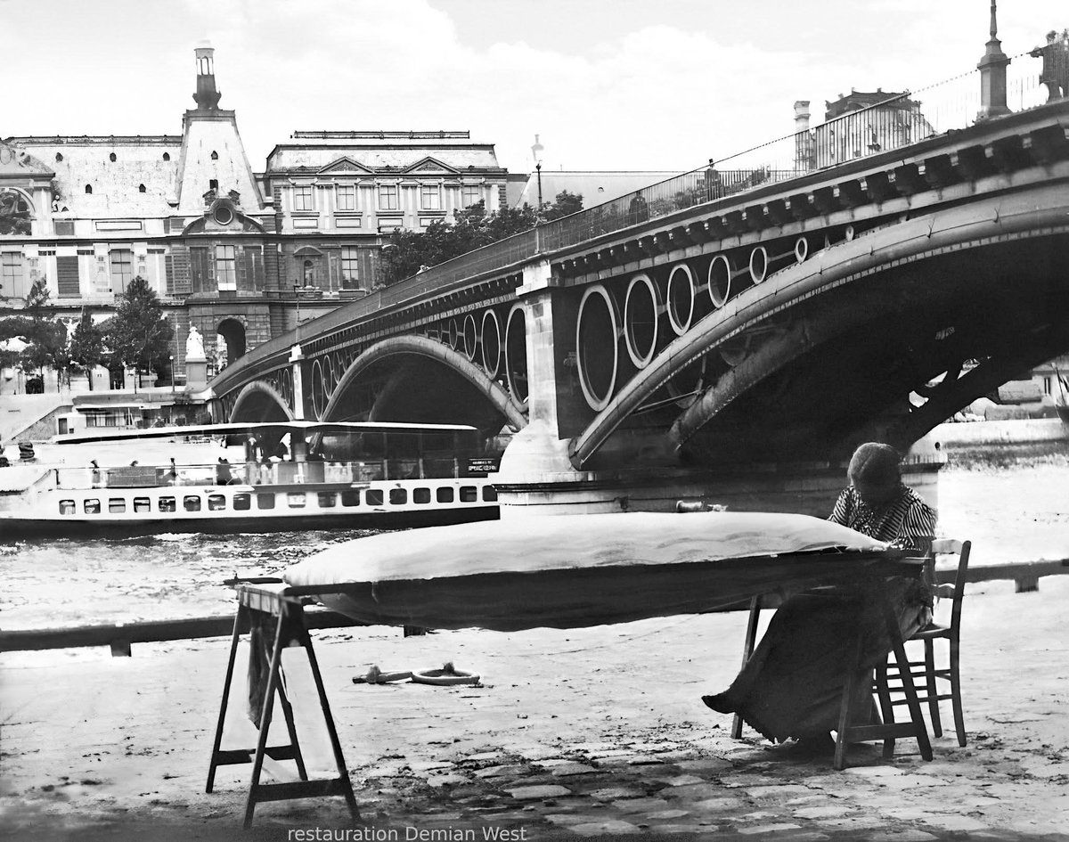ParisAMDParis's tweet photo. 📸 Anonyme. 
Matelassière, quai du Louvre 
1903. Paris 1er https://t.co/loftmFLwG1