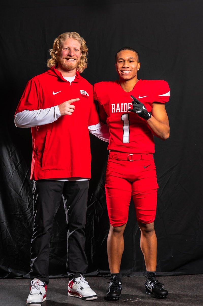 zayahwright's tweet photo. Thank you Ashland @SOU_Football Great City, Community, Team &amp; Staff! @StinnToWin https://t.co/FsFjqINuKM