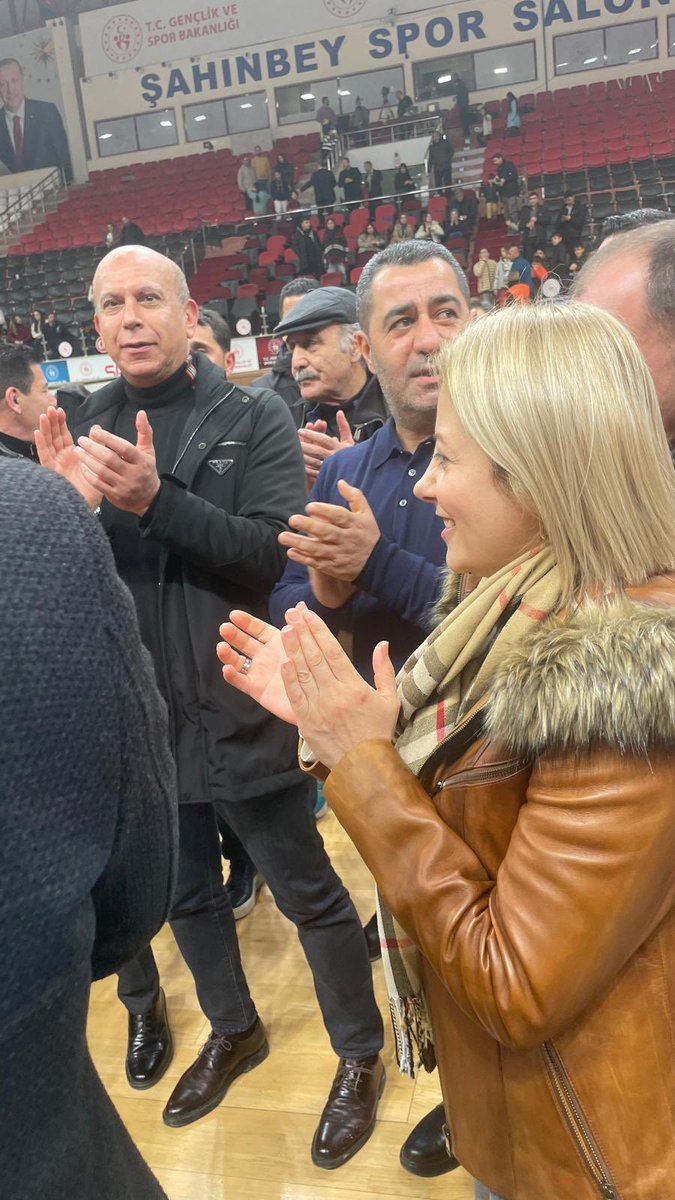 Gaziantep Efeler Ligi’nde Ayakta!

🏐🔥 Temsilcimiz Gaziantep Gençlik Spor, 

bugün İstanbul Gençlik Spor’u 3-2 mağlup ederek yüreğiyle kazandı.

Bu takım sadece bir kulüp değil, Gaziantep’in onuru ve mücadelesidir.
Belediyelerimizi, milletvekillerimizi, iş dünyasını, STK’ları ve