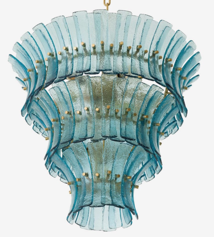 Decorating a 2-story foyer with high ceilings in a beach house, image size:893x992