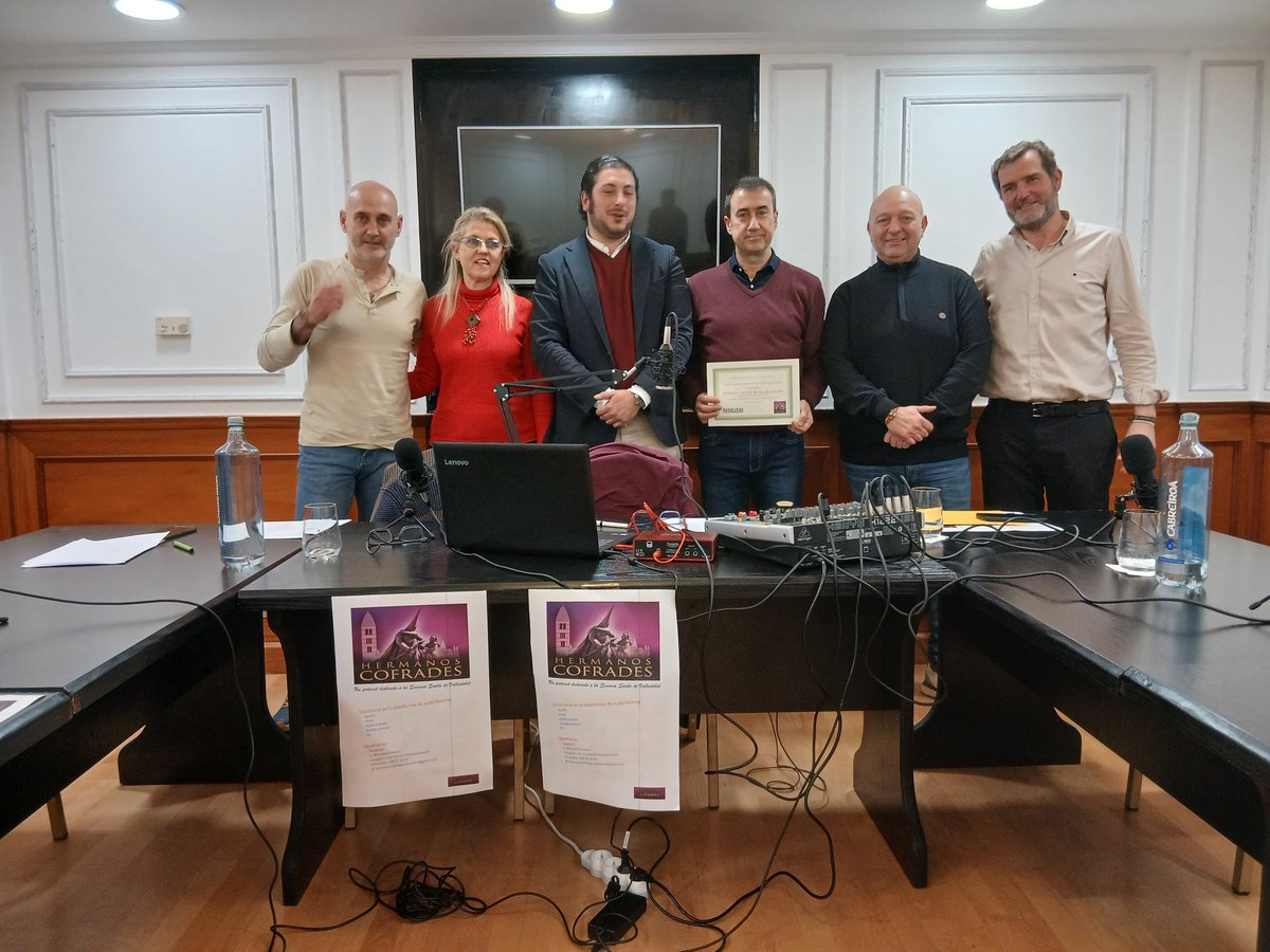 Otra tarde de radio cofrade con @sietepalabrasva. Hemos conocido sus proyectos, iniciativas y sus momentos más emotivos. En 15 días volvemos a nuestros estudios centrales en <a href="/MozartHotel/">Hotel Mozart</a> para hablar con otras cofradías.
