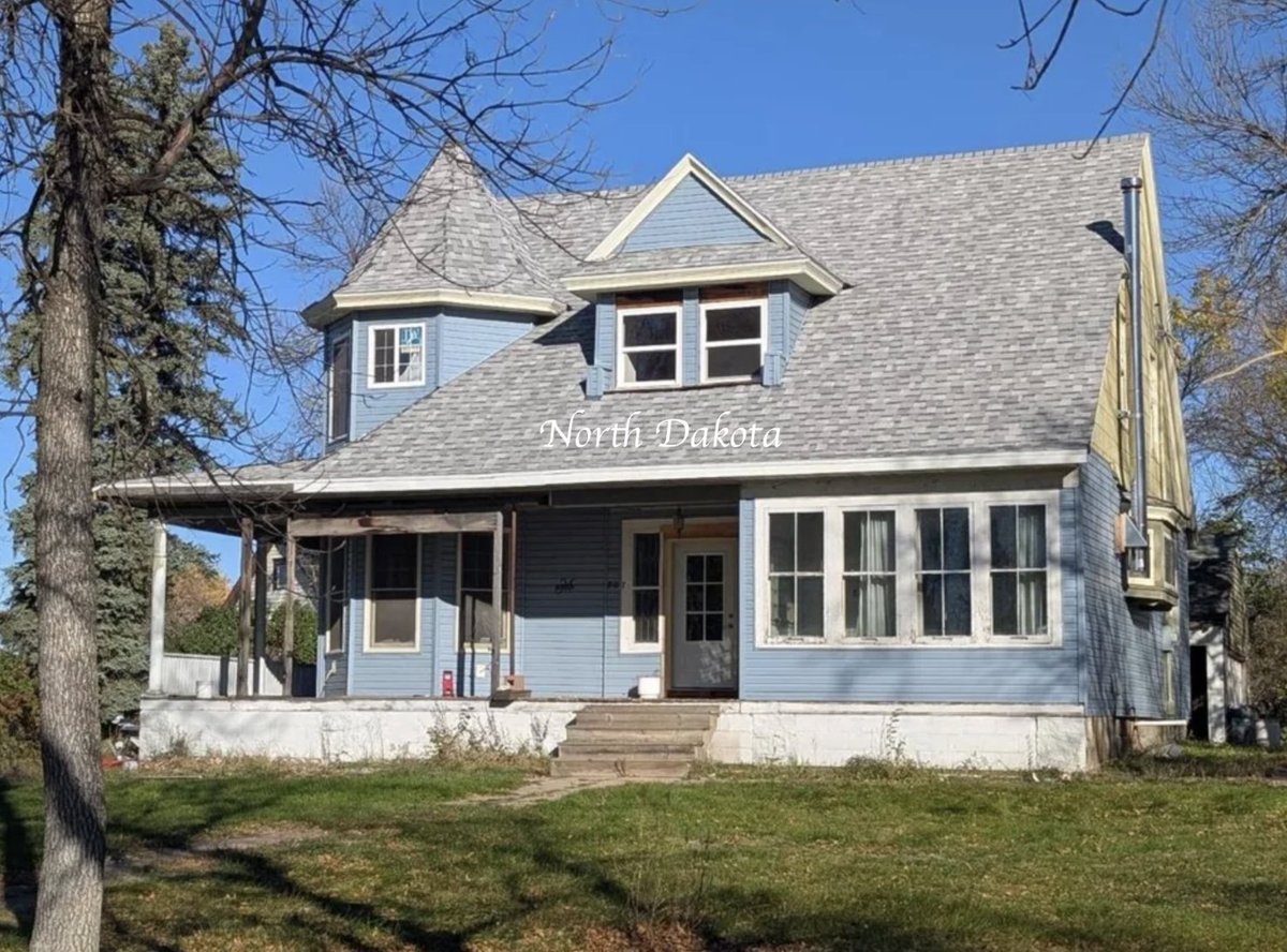 oldhouseunder50's tweet image. $99,900
This partially renovated #NorthDakota #Victorian-era #home has four bedrooms, 1.5 baths, #stainedglass, and wrap-around porch.  oldhousesunder50k.com/c-1904-four-be…