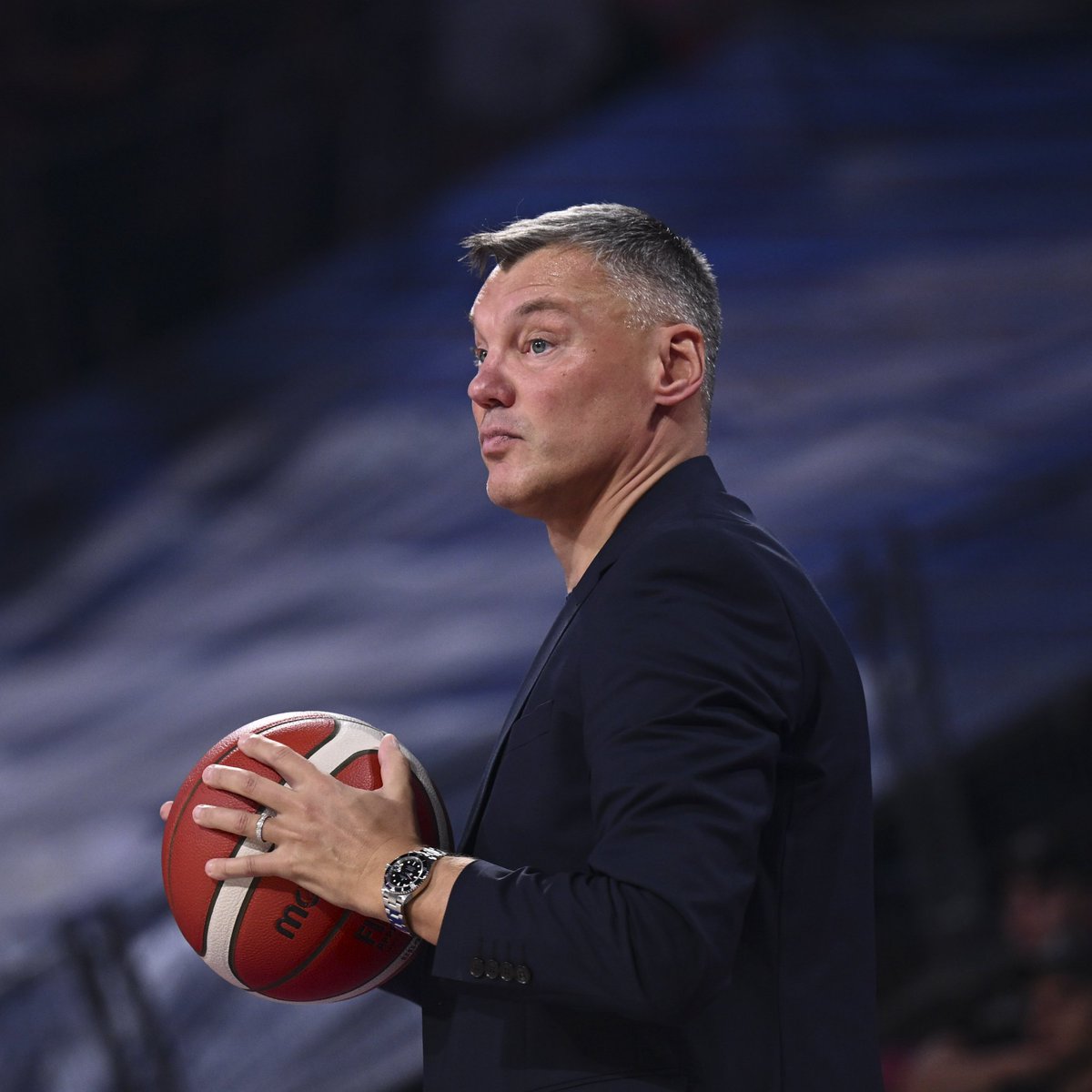 TekYolFener's tweet image. Sarunas Jasikevicius: "Öncelikle hem Futbol Takımımızı hem de Kadın Basketbol Takımımızı tebrik ederek sözlerime başlamak istiyorum. 

Futbolda Galatasaray’a karşı Süper Kupa’yı, Kadın Basketbolda ise Galatasaray’a karşı Türkiye Kupası’nı kazandık. Fenerbahçe için harika bir…