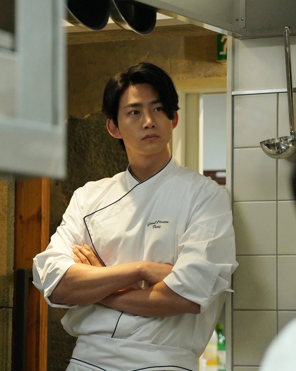 phoqueenv's tweet image. Before I liked Son Jongwon, I liked another hot chef, Rick Yuan 🤭
For the record, I'm not picky...I would take someone like Taecyeon, Son Jongwon, or Hyun Bin. I'm flexible and easygoing like that 😎