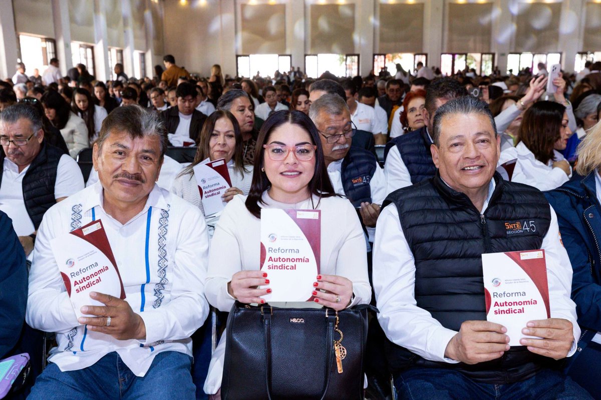 📙Ante la <a href="/45SNTE/">SNTE Sección 45</a> en #Guanajuato, el Srio. Gral. del #SNTE, Mtro. Alfonso Cepeda Salas, llamó a los agremiados a participar en la 8ª Consulta Nacional para la integración del #PND 📜y así consolidar una agenda de demandas construida desde las bases. 👨‍🏫👩‍🏫