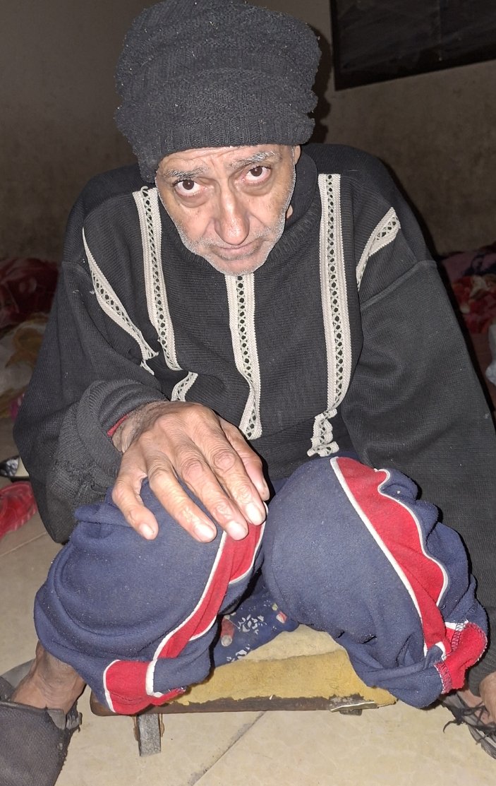 raneenmahm12857's tweet image. My father doesn’t ask for much
He sits on a broken chair,his body exhausted,his dignity heavy
Cold nights hurt him more than words can explain
He is disabled,sick,and forgotten  except by us
❗️don’t scroll❗️
This is a real human being. This is my father💔
chuffed.org/project/mahmou…