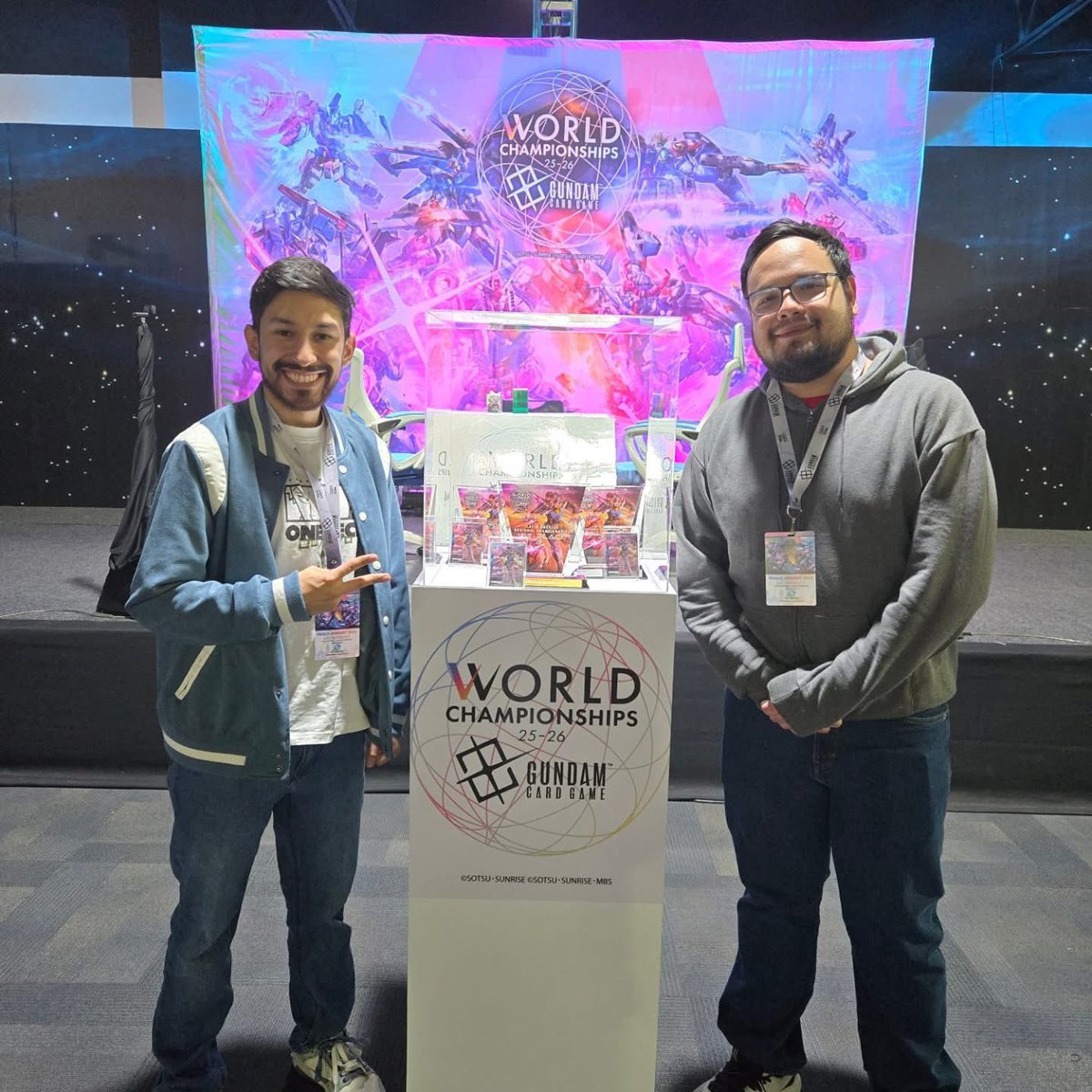 2 grandes Pilotos han atravesado grandes luchas, quién de ellos será el ganador del 3er lugar?🤖 Sigue las batallas en streams en nuestro canal oficial 😎✨️

#gundamtcg #worldchampionships #sangsangevents #bandaitcg