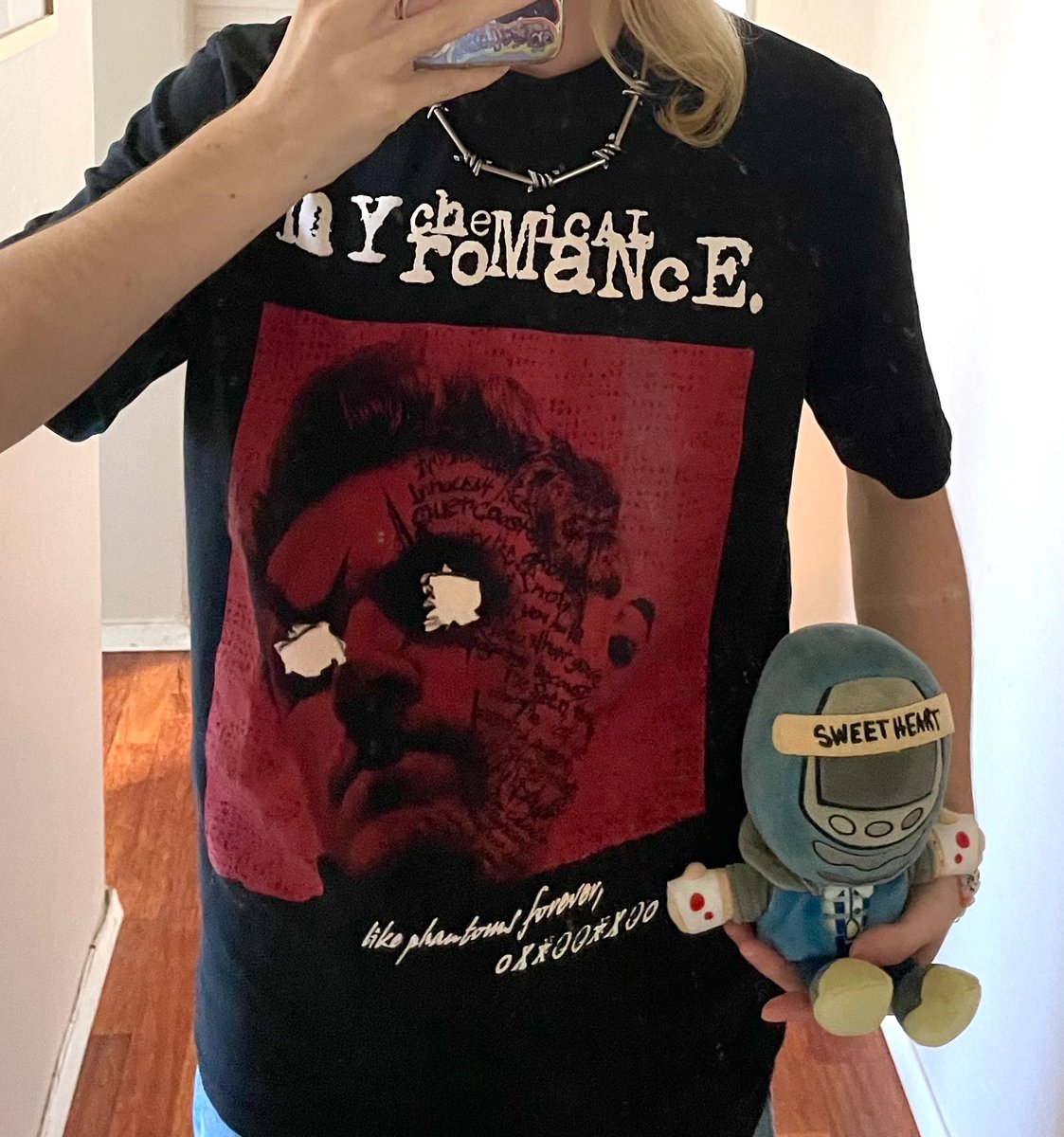 Dialtown-ified this MCR shirt I have so Randy could wear it too since he’s canonically a fan :3
#dialtown #mychemicalromance