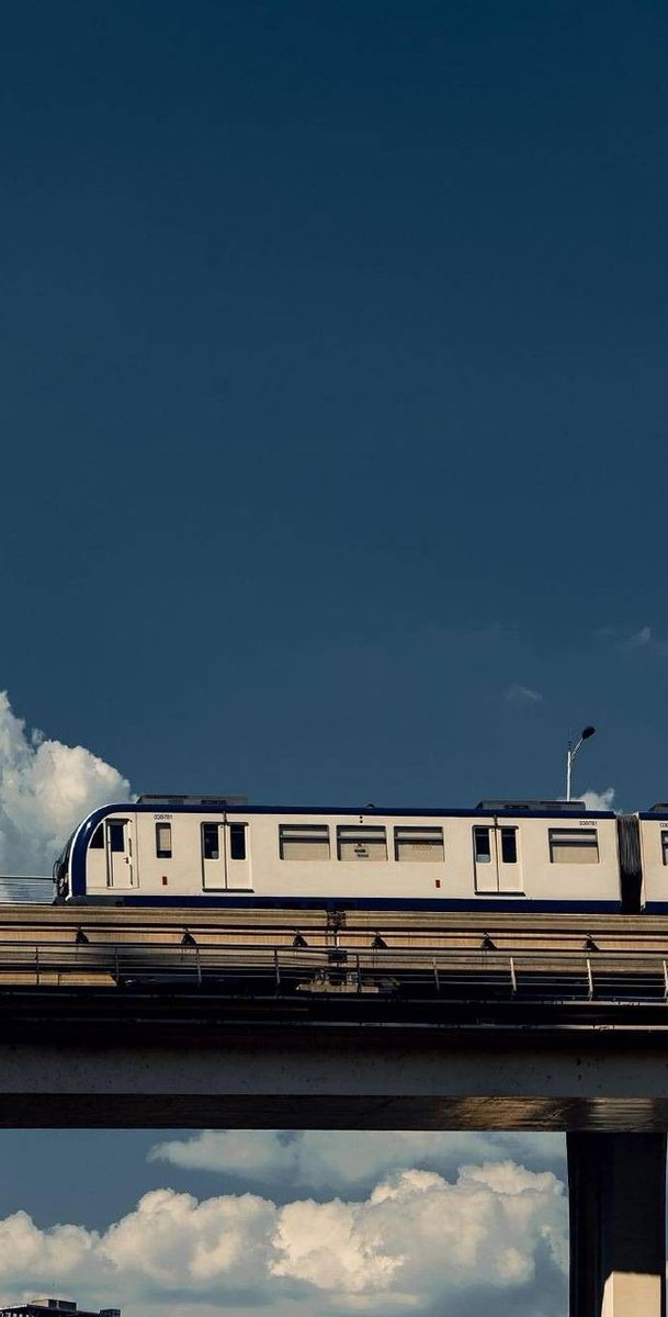 pasoak's tweet image. 新しく始めたバイトの時給1100円、前の職場より200円アップで嬉しい 🐔