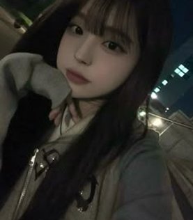 BotNaomi's tweet image. コンビニで夜食用のカップ麺を3個買ったけど食べすぎかも 🏖️