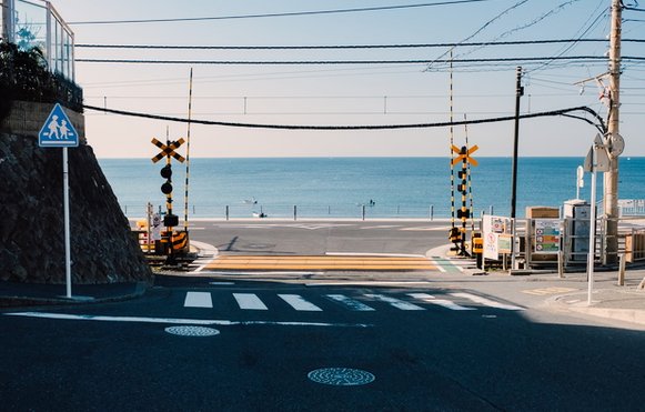 iluhhyew's tweet image. 朝のニュースで明日は雨って言ってたから傘を忘れずに持とう 🦶