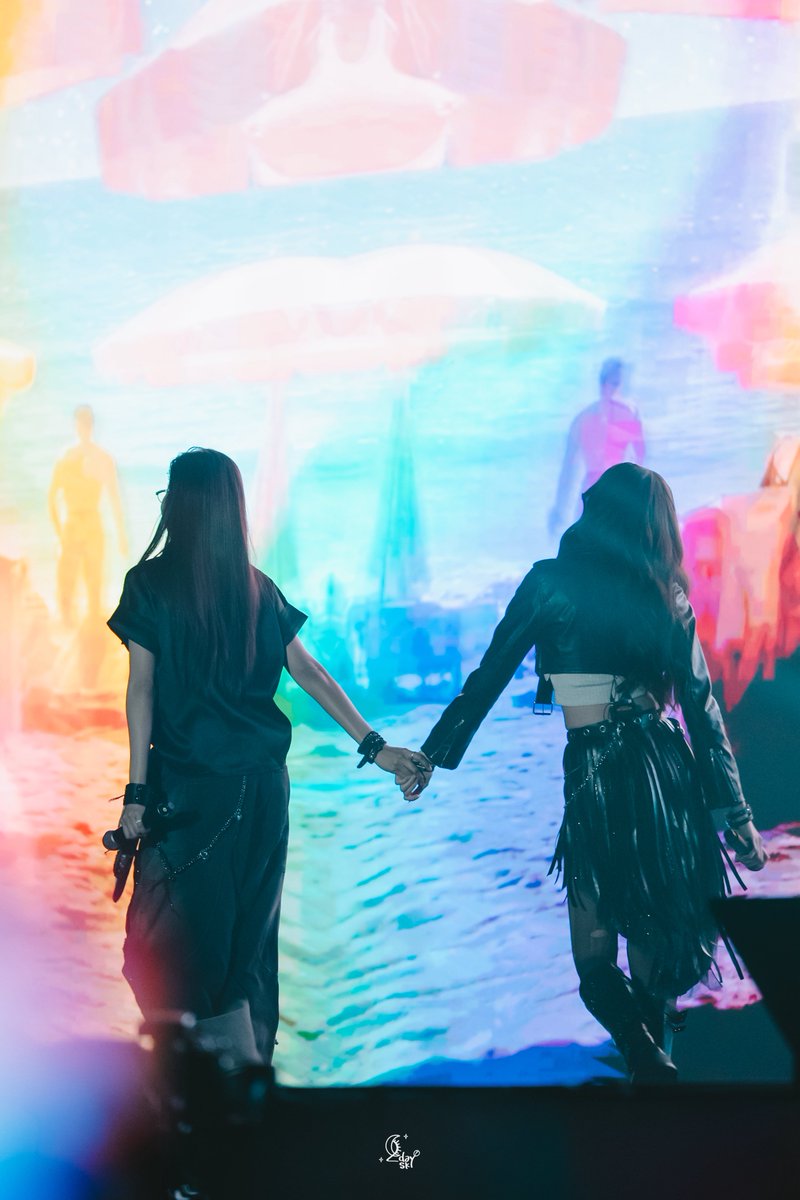 บ้านน้ำเค้ารักกันไม่เกรงใจหมวดลมของผมที่มาคนเดียวเลย

4E FIRST FAMILY TIME 
#Unveiling4Elements
#englot #อิงล็อต