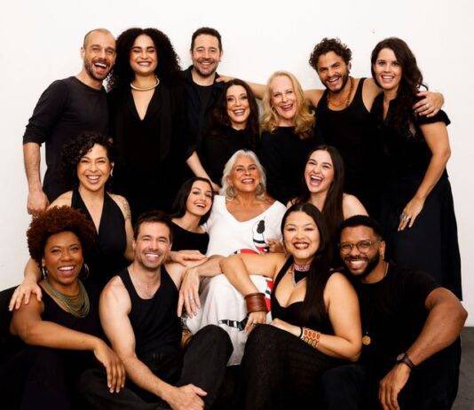 “Fafá de Belém, o Musical” celebra 50 anos de carreira

Um dos grandes nomes da MPB ganha os palcos em Fafá de Belém – O Musical, espetáculo que mistura teatro musical, política, ecologia e memória afetiva para contar cinco décadas da trajetória da artista.

A narrativa se