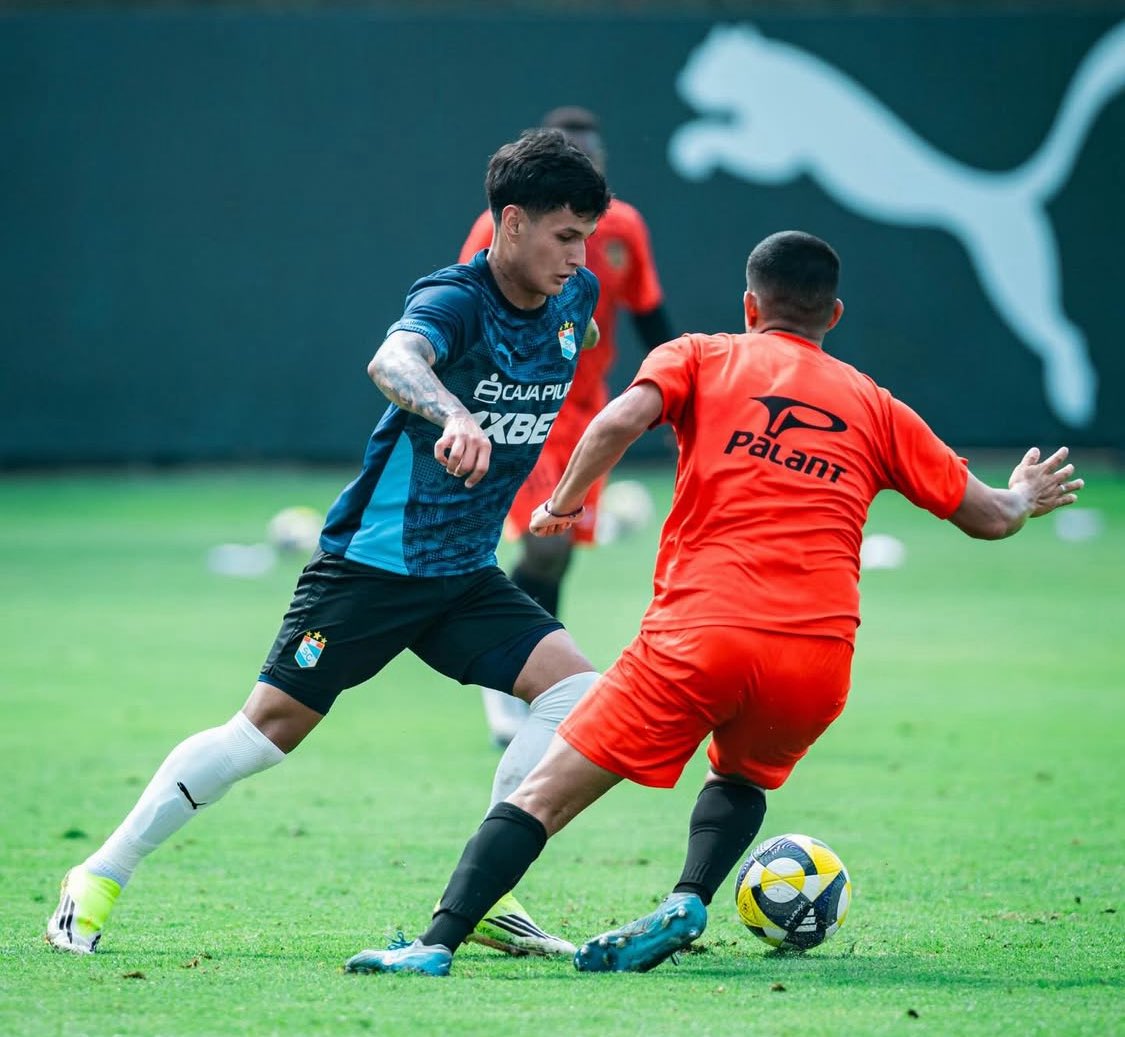 reixxcs's tweet image. Alineación 2do Tiempo :

Enriquez; González 🇦🇷 - Araujo - Lutiger - Da Silva 🇧🇷; Távara - Cabellos - Benavente; Mellan - Iberico - Avila

Alineación 3er Tiempo :

Bautista; Cuenca - Salgado - Díaz - Ballumbrosio - Del Valle - Wisdom - Castillo; Santana 🇧🇷 - Castro - Rodríguez.