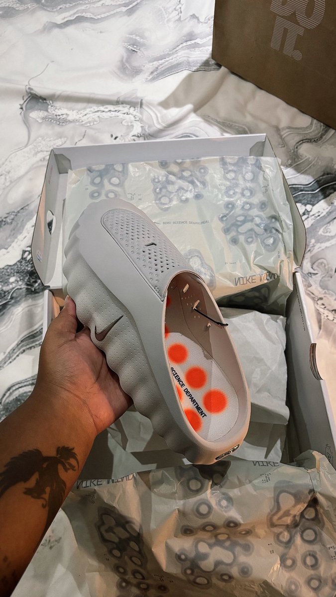 GodmotherThe's tweet image. Insiiiiide.🙂‍↕️