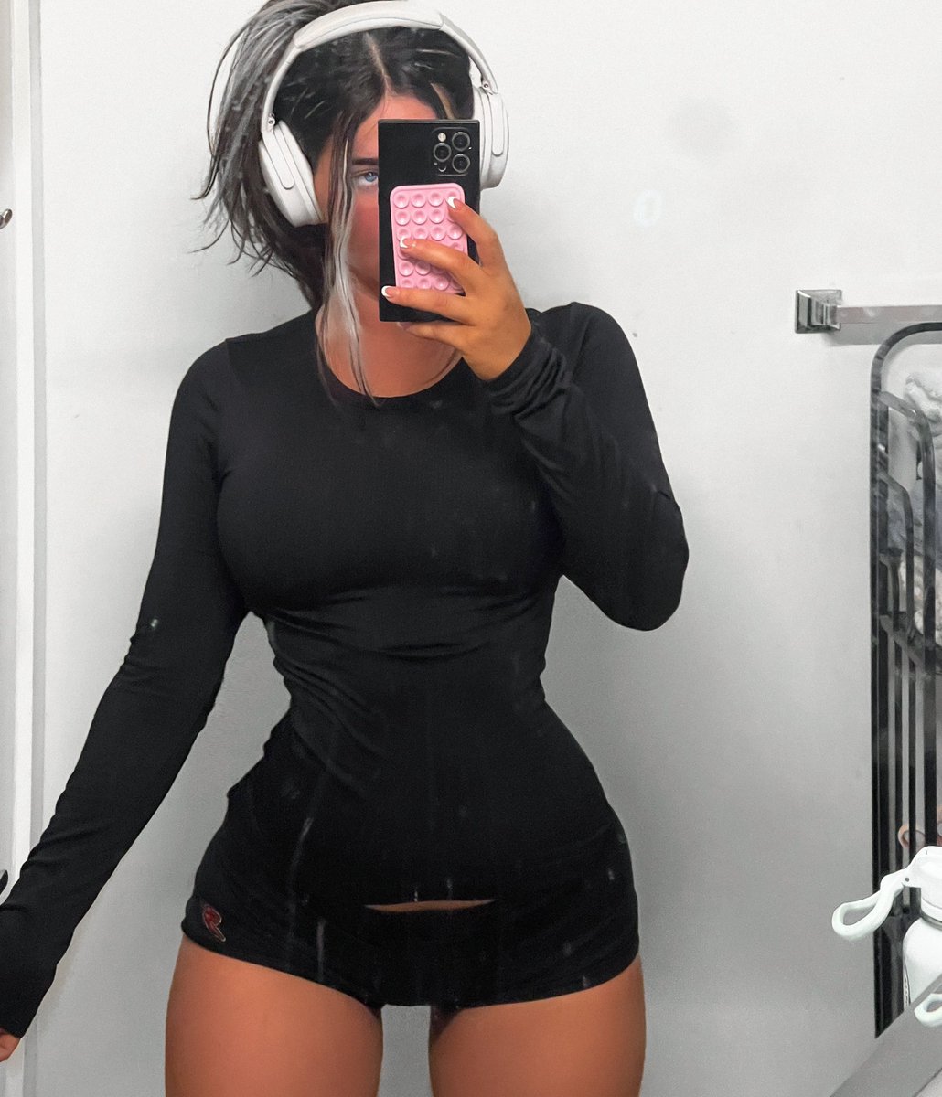gabrielle🦋 tweet media