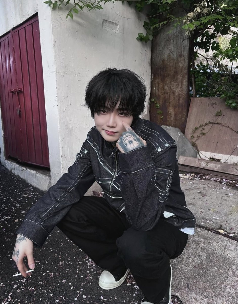 wrongreen's tweet image. 你很聽話 您是否想讓我將你靠在牆上,然後親吻您,直到我們用盡空氣? 您是否要我親吻您的脖子,直到它有很多紅色標記