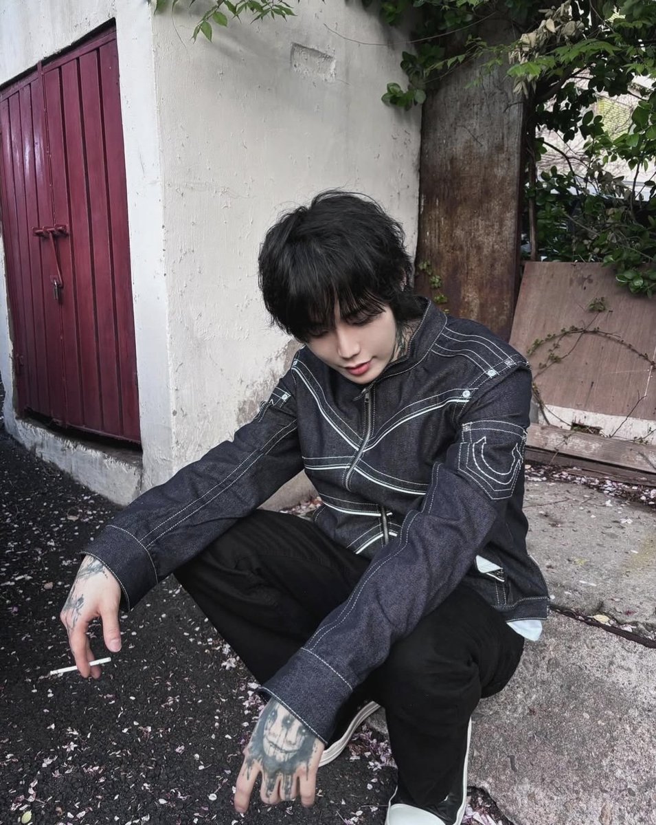 wrongreen's tweet image. 你很聽話 您是否想讓我將你靠在牆上,然後親吻您,直到我們用盡空氣? 您是否要我親吻您的脖子,直到它有很多紅色標記