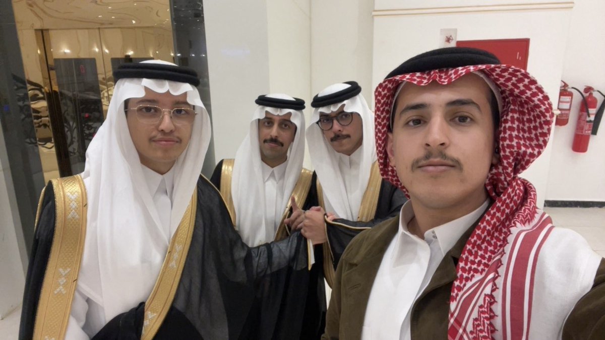 ALGHAMDI_IB4's tweet photo. "الحمدلله على التَّمام" 🤍🎓 https://t.co/GeH9J9BsJU
