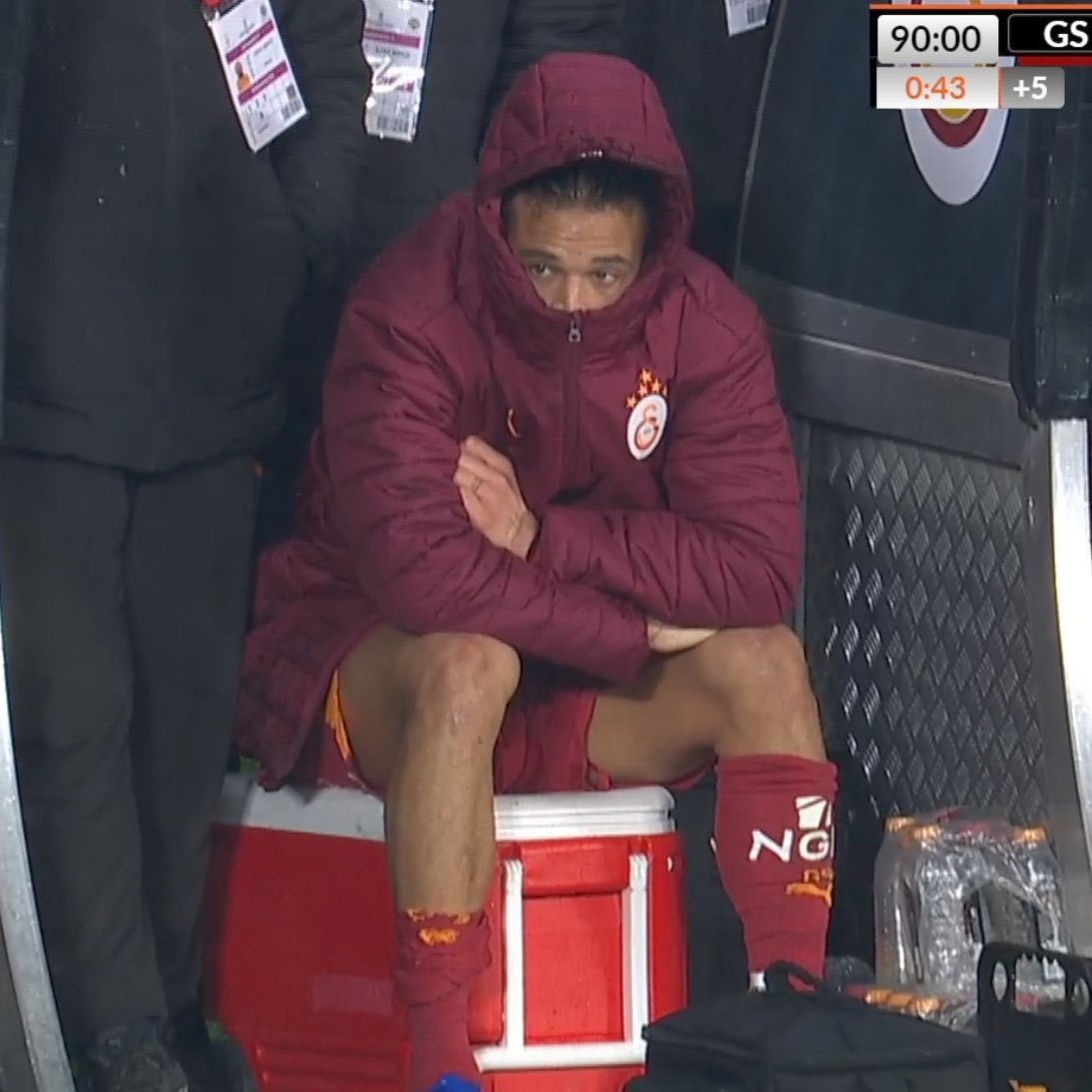 Levent, lavuğu kulübeye gönderdi :d